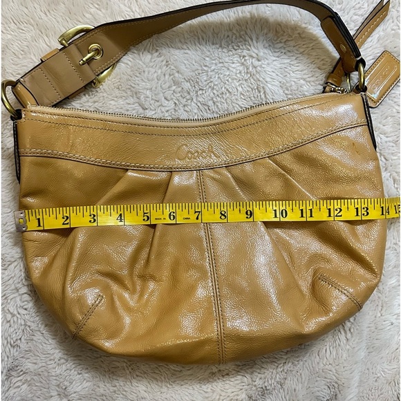 COACH | BEIGE PATENT LEATHER BAG | PLEATED BUCKLE STRAP | HOBO SHOULDER PURSE - Picture 4 of 15